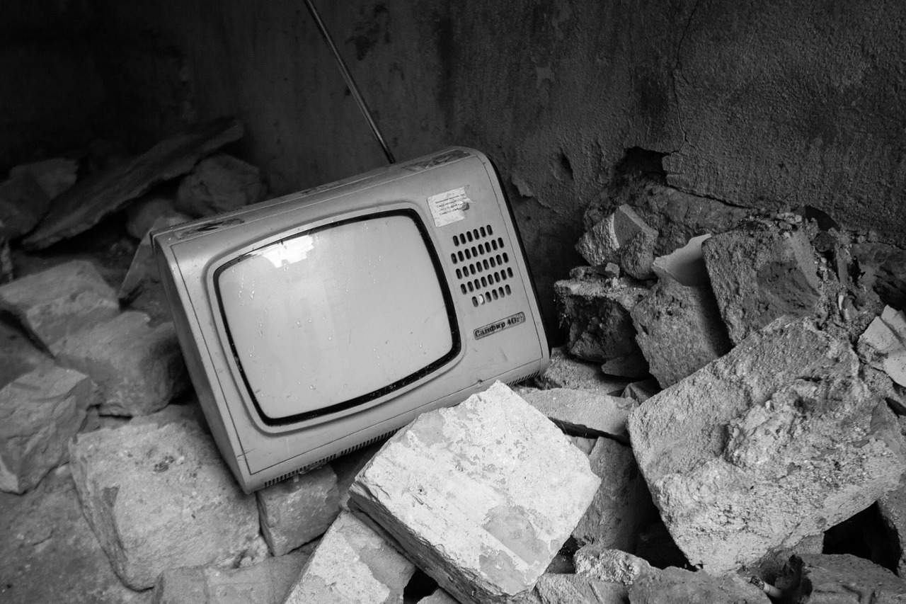 电视机的演变魅力，从黑白时代到智能电视的跨越（The Evolution of Television Charm: From Black and White to Smart TV）